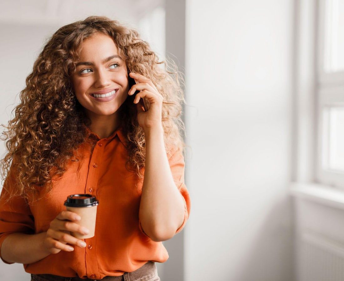Ragazza utilizza servizio telefonico di numero a valore aggiunto